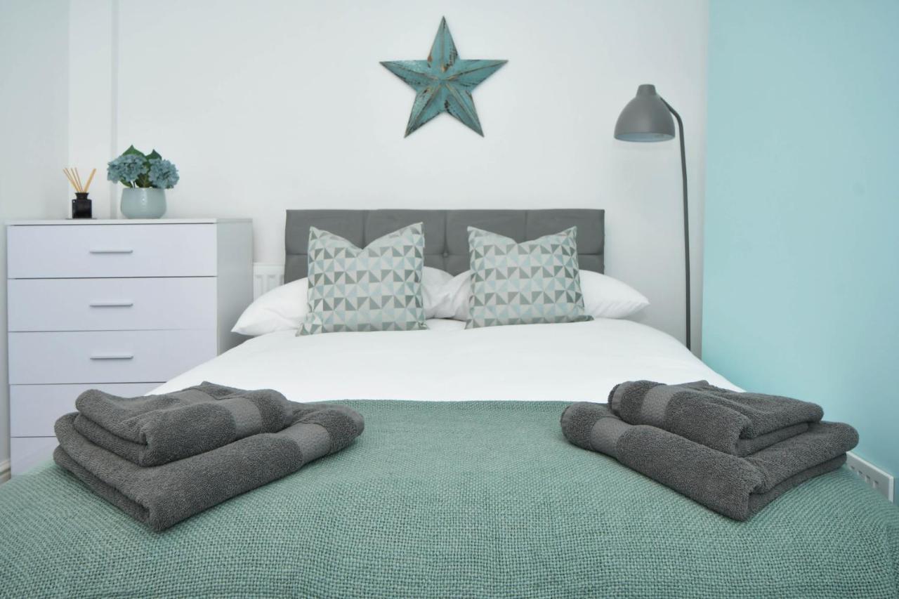Find A Spacious And Stylish Escape In The City Centre At Sturgess House, Perfect For Longer Stays! Stoke-on-Trent Bagian luar foto