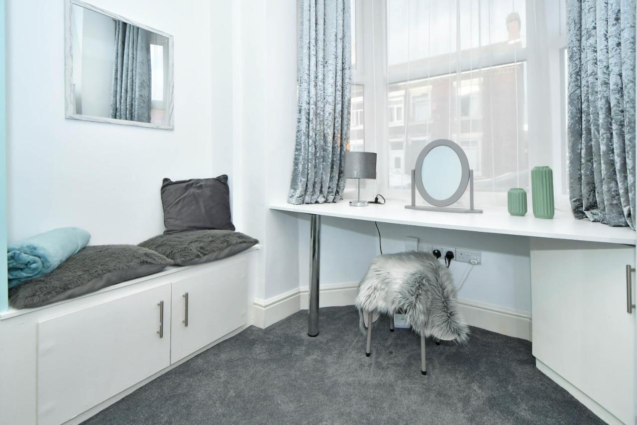 Find A Spacious And Stylish Escape In The City Centre At Sturgess House, Perfect For Longer Stays! Stoke-on-Trent Bagian luar foto