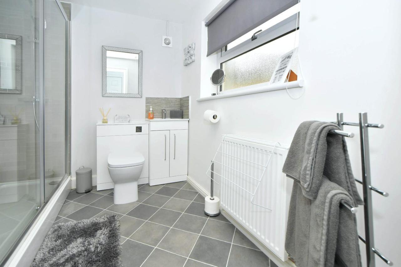 Find A Spacious And Stylish Escape In The City Centre At Sturgess House, Perfect For Longer Stays! Stoke-on-Trent Bagian luar foto