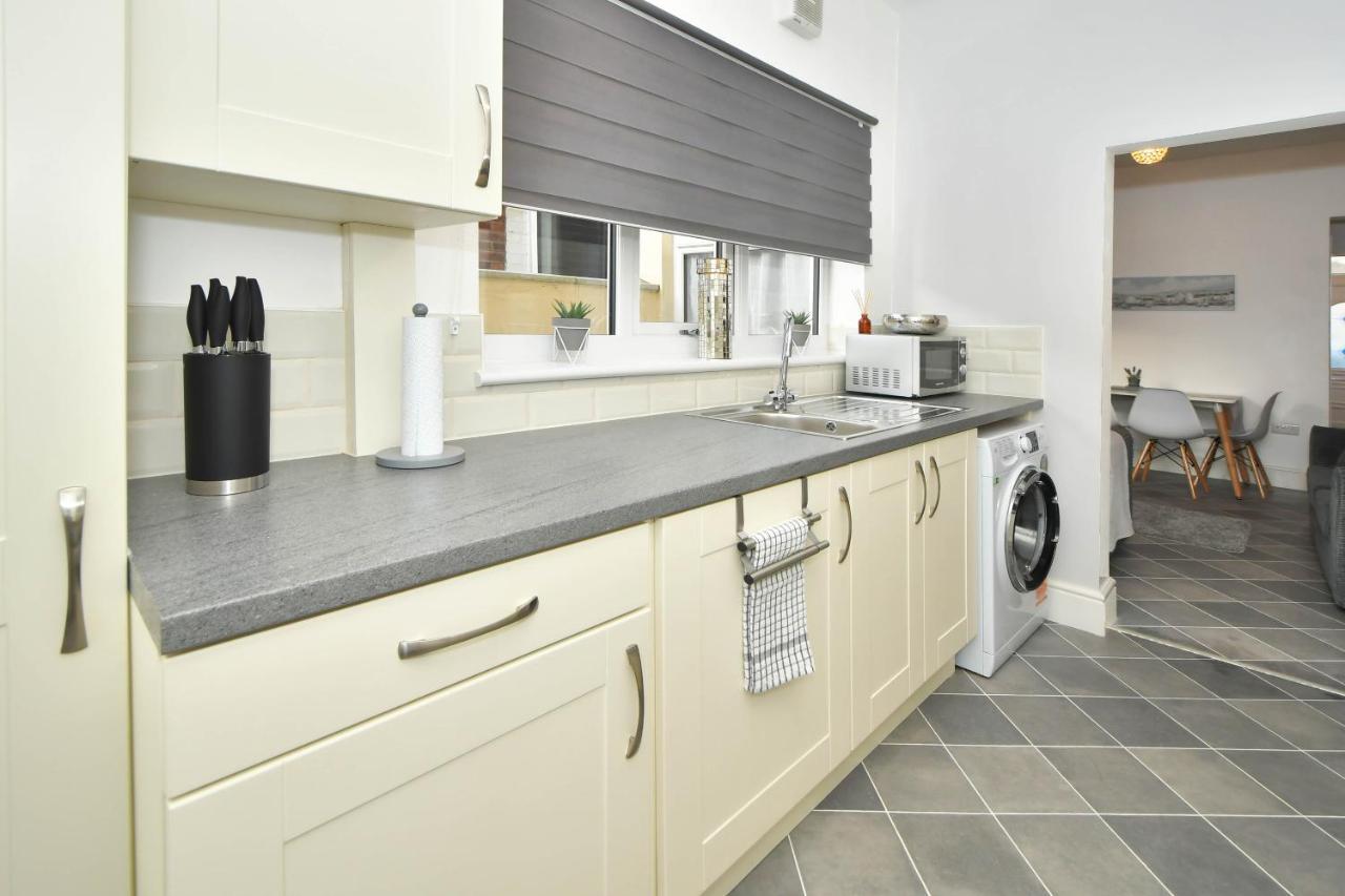 Find A Spacious And Stylish Escape In The City Centre At Sturgess House, Perfect For Longer Stays! Stoke-on-Trent Bagian luar foto