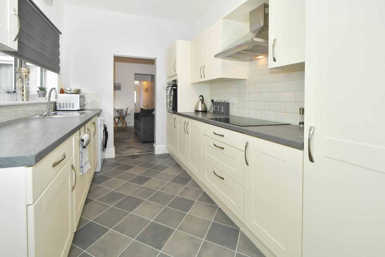 Find A Spacious And Stylish Escape In The City Centre At Sturgess House, Perfect For Longer Stays! Stoke-on-Trent Bagian luar foto