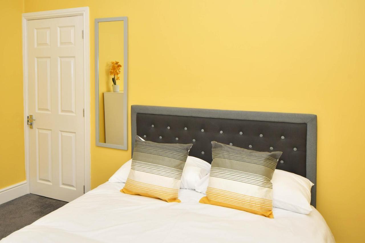 Find A Spacious And Stylish Escape In The City Centre At Sturgess House, Perfect For Longer Stays! Stoke-on-Trent Bagian luar foto