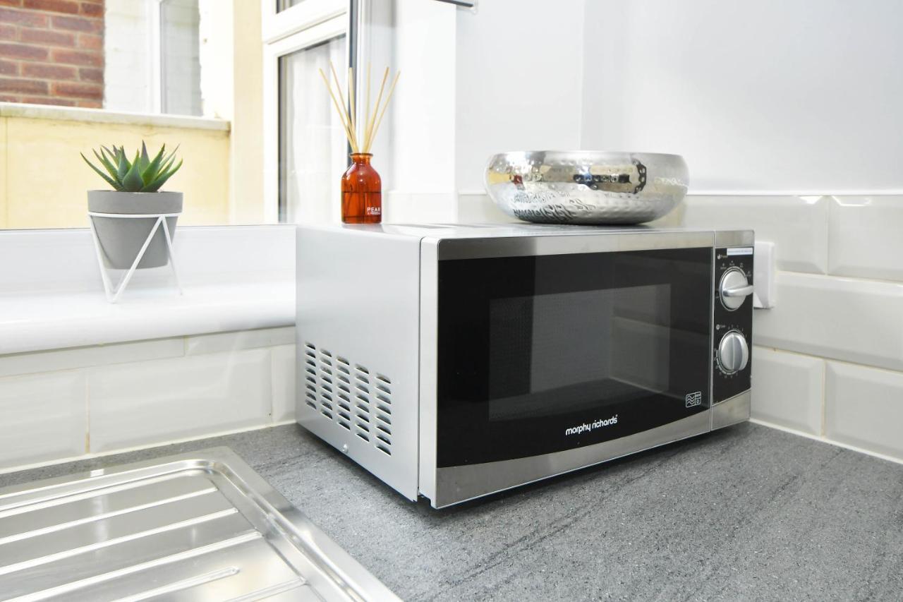 Find A Spacious And Stylish Escape In The City Centre At Sturgess House, Perfect For Longer Stays! Stoke-on-Trent Bagian luar foto