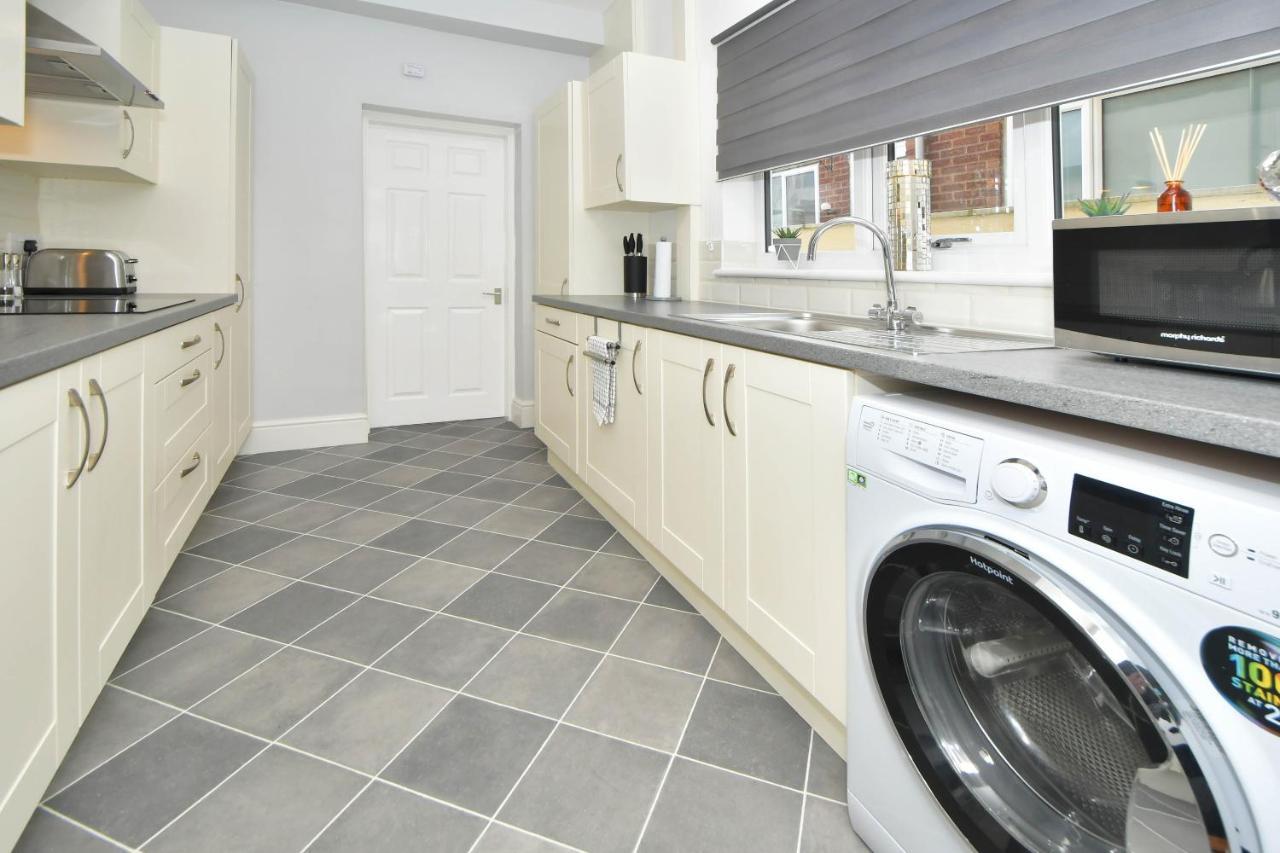 Find A Spacious And Stylish Escape In The City Centre At Sturgess House, Perfect For Longer Stays! Stoke-on-Trent Bagian luar foto