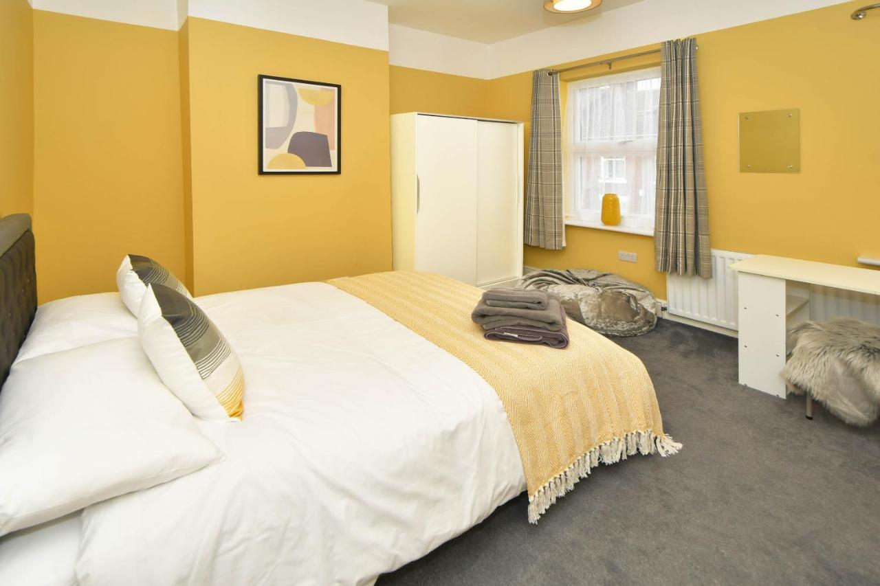 Find A Spacious And Stylish Escape In The City Centre At Sturgess House, Perfect For Longer Stays! Stoke-on-Trent Bagian luar foto